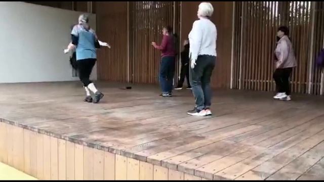 Спортивные занятия с участниками проекта #Московское_долголетие. Зумба на свежем воздухе! смотреть онлайн