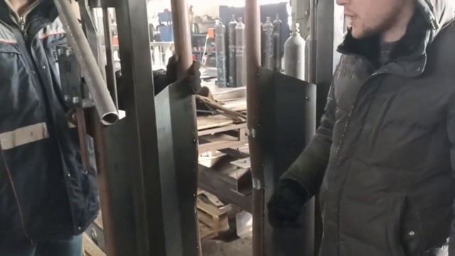 Испытания системы автоматического закрытия дверей к станку для фиксации КРС (Видео 1) смотреть онлайн