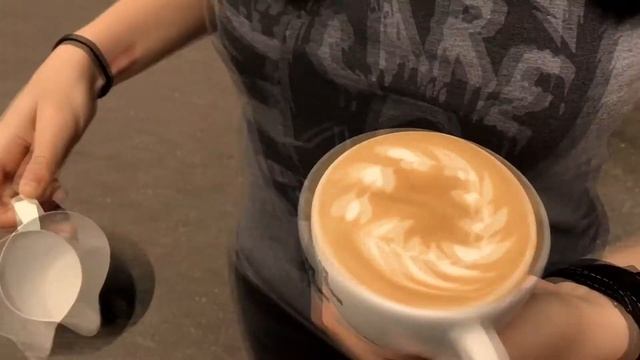 Выпуск #12. Латте арт. Тюльпан по кругу. Tulips смотреть онлайн