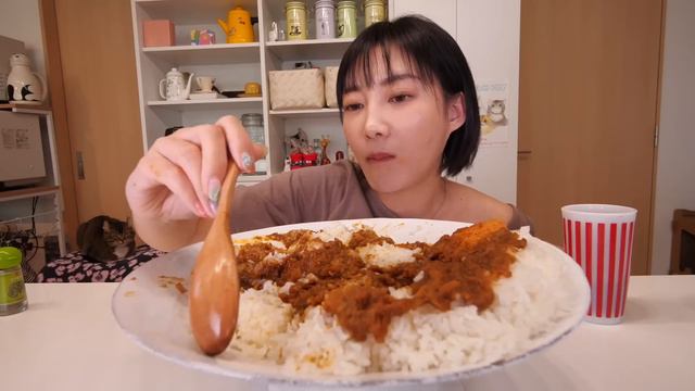【大食い】コロッケたまごカレー20人前！おせちを食べたらカレーを食べよう！15000kcal【木下ゆうか】 смотреть онлайн