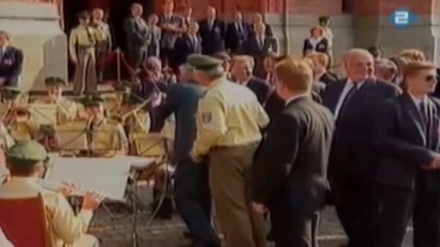 Пьяный Ельцин танцует и поет смотреть онлайн