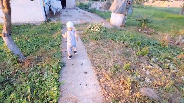 У СТАСА ПОЯВИЛИСЬ ДРУЗЬЯ//КОРМИМ ЛЮБИМОГО КРОЛИКА// МАМА И СТАС