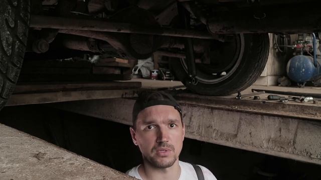 Ремонт ВАЗ 2101. Замена задних амортизаторов (18+) смотреть онлайн