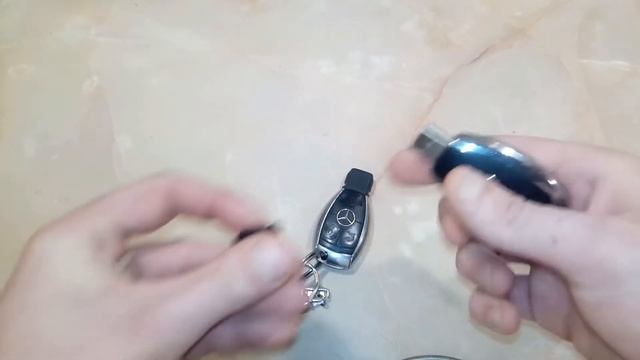Mercedes ключ -флешка и оригинальный ключ. смотреть онлайн