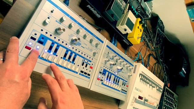 ACID '84 (Boss KM-60 / Nava909 / X0XB0X/ Boss CE2) смотреть онлайн