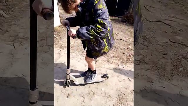 топ 5 трюков на самокате для новичков смотреть онлайн