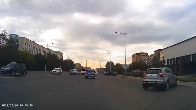 30.07.2021г. г.Актобе,проспект Алии Молдагуловой, Kia Sorento KZ 645 SOA 04 смотреть онлайн