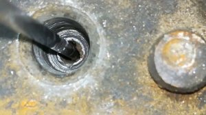 Fiat Ducato сломался болт крепления форсунки высверливаем с восстановлением резьбы по