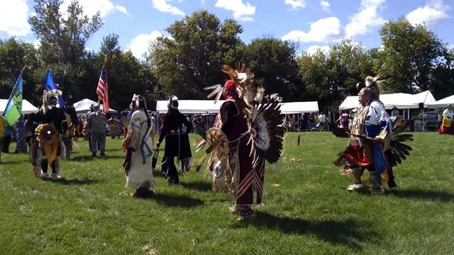 Mendota Dakota Pow Wow Opening Dances смотреть онлайн