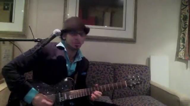 Jonny Java Mantra jammin' out with Mooer's LOFI MACHINE and Bass Sweeper смотреть онлайн