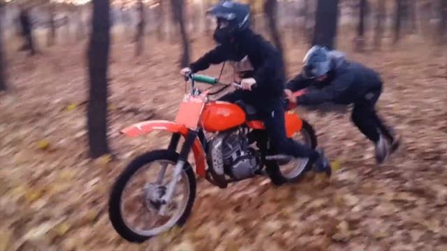 Осенний мотокросс | CZ 250 смотреть онлайн