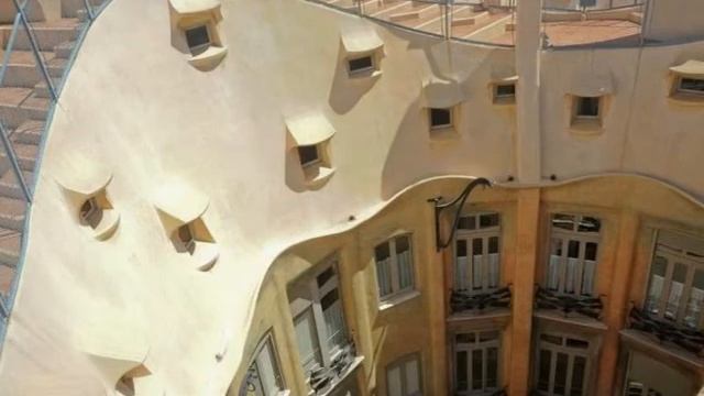 Экстравагантный дом Мила смотреть онлайн