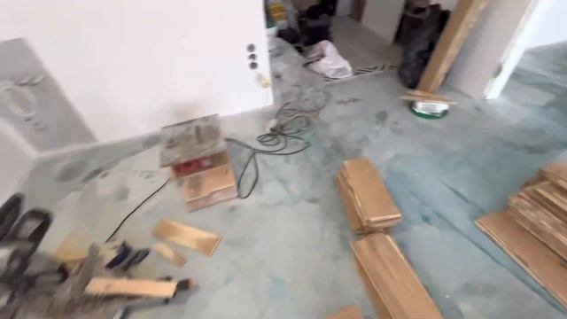 Монтаж нашей паркетной доски, дуб сорт натур 150 мм. На 2 компонентный клей mitol 1550. смотреть онлайн