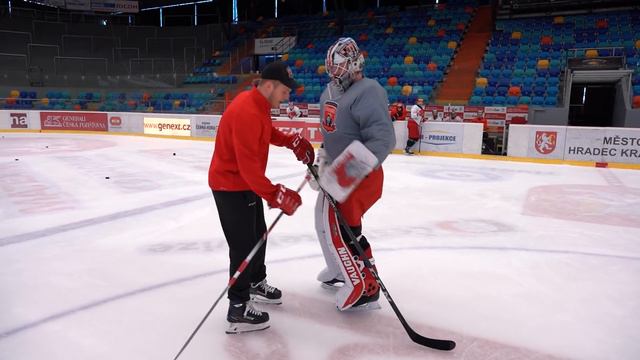 Bombarďák Filip Pavlík. Porazil ve střelbě Mazance? смотреть онлайн