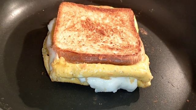أسرع وأسهل ساندوتش للفطار هتدمنيه Double chesse toast смотреть онлайн
