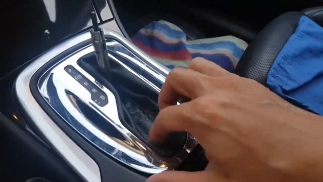 Как поменять ручку АКПП Opel Insignia 2013/ Como cambiar pomo palanca cambio automatico смотреть онлайн
