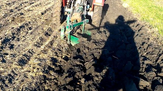 Осенняя вспашка чернозёма Китайским минитрактором Xingtai XT-220 (Синтай 220) смотреть онлайн