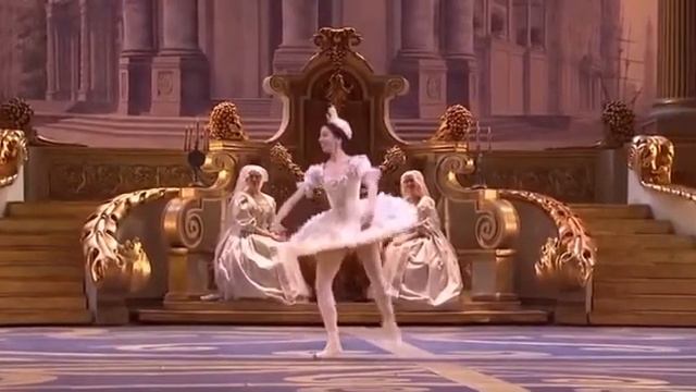 SLEEPING BEAUTY - Fairy #2 Variation - Coulante Fleur de Farine (Bolshoi Ballet) смотреть онлайн