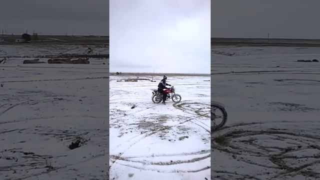 зимний стант на мотоцикле))) смотреть онлайн