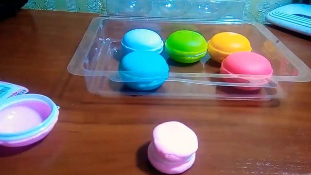 Распаковую игрушки.Лёгкий пластилин.