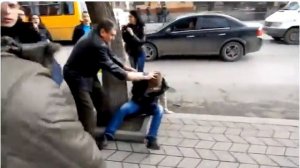 Депутату Гончаренко дали в Крыму по носу