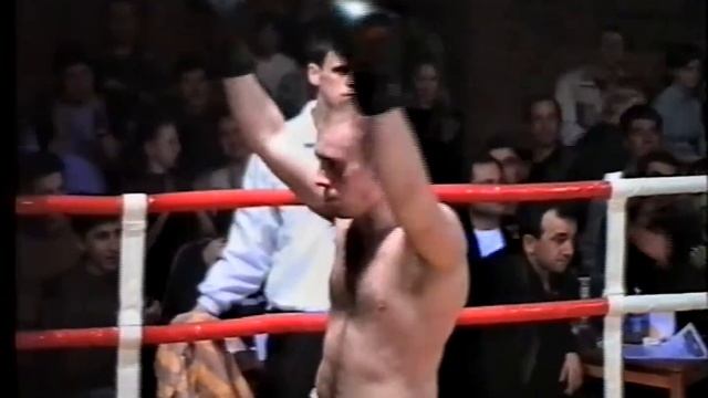 Турнир по боксу и Тайскому боксу в клубе "Гудок" 20.03.2003г. смотреть онлайн