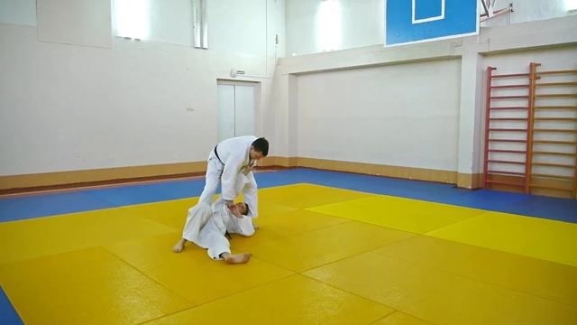 UCHI MATA GAESHI / Контрприем от подхвата изнутри / 内股返 смотреть онлайн