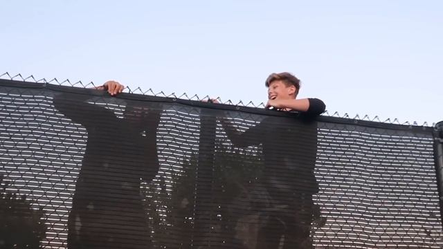 EXTREME STRIP TENNIS W/ Brent Rivera & Stokes Twins смотреть онлайн