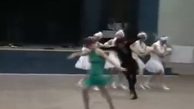 Бал "ТанцКласс собирает друзей" танец маленьких лебедей.wmv смотреть онлайн