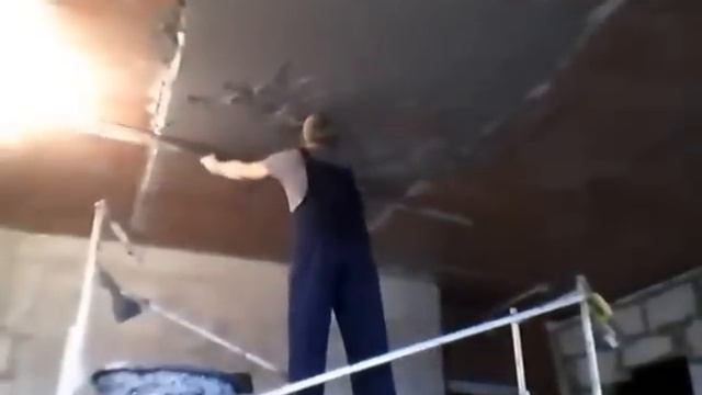 Оштукатуривание потолка по струнам с ковшом КОНДОР⛔ смотреть онлайн