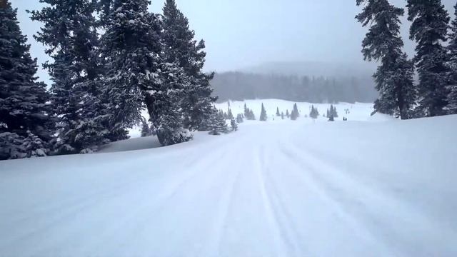 По горам Колорадо на снегоходе смотреть онлайн