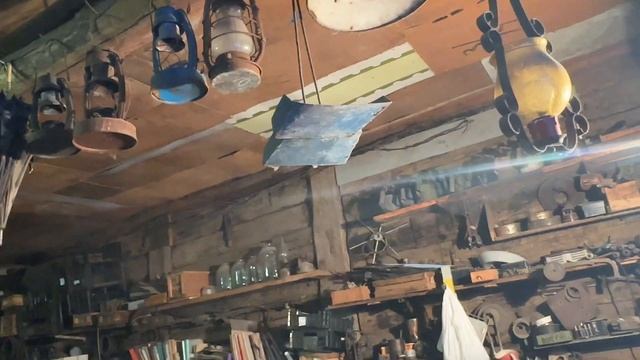 Уникальный гараж Урал , Квадроциклы ,Трактора ,Велосипеды и еще много всего интересного. смотреть онлайн