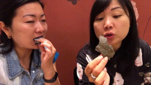 ГОРЯЩАЯ ПИЦЦА - НАСТОЯЩАЯ БОМБА | черное тесто и черный кальмар смотреть онлайн