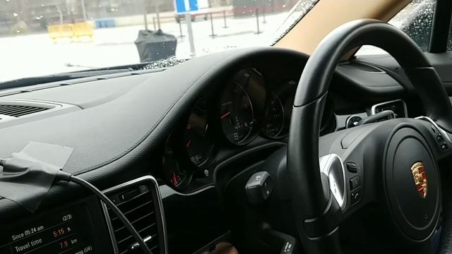 Huawei's Mate 10 Pro controlling a Porsche Panamera смотреть онлайн