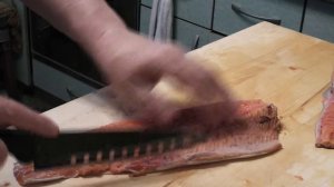 Как разделать горбушу на филе и посолить