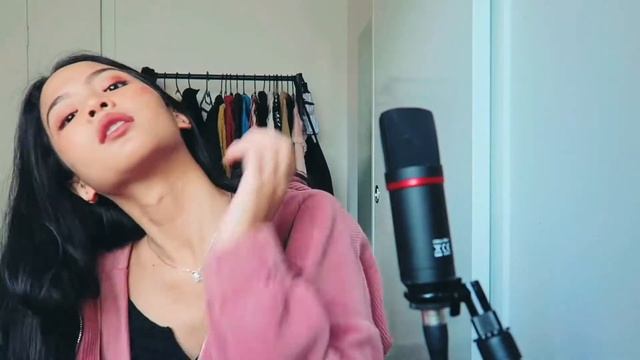 'Objection (Tango)' - Shakira | Mia Amrisyanda смотреть онлайн