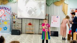 Милена на вокале поет песню мамочка милая мама моя С Днём матери❤️????