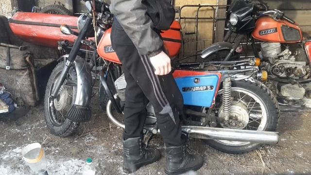 Что будет если подсолнечное масло смешать с Бензином.Мотоцикл работает на Подсолнечном Масле))) смотреть онлайн