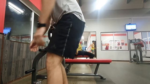 Суперсет: жим штанги лёжа + подъемы гантелей на бицепс смотреть онлайн