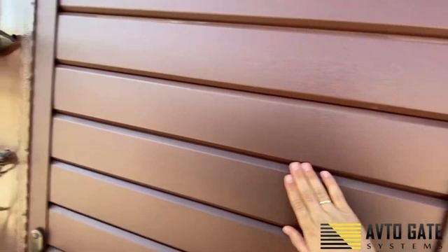 Распашные ворота с калиткой из металлосайдинга с двух сторон смотреть онлайн
