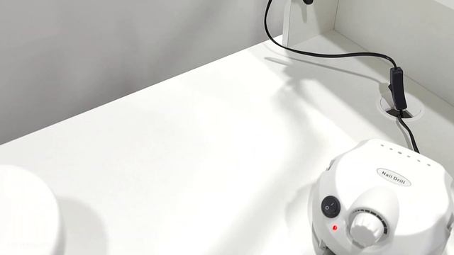 Маникюрный стол 