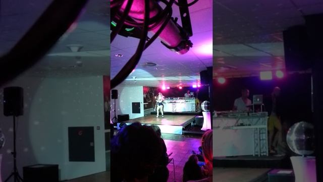 Sara Lopez dancing kizomba solo смотреть онлайн