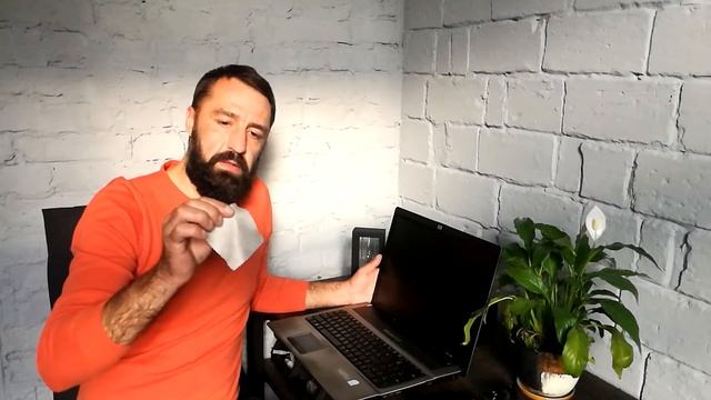 Берегите свой ноутбук. Take care of your laptop. смотреть онлайн
