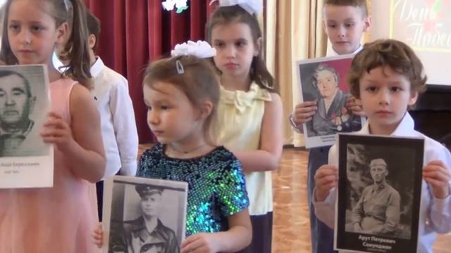 "На старой фотографии" Музыка и слова Н. Куликовой. смотреть онлайн