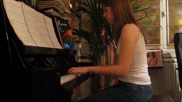 Consuelo Velasquez ~ Besame Mucho ~ Piano