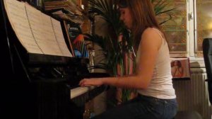 Consuelo Velasquez ~ Besame Mucho ~ Piano