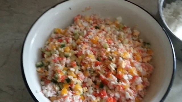 Крабовый салат. Рецепт крабового салата смотреть онлайн