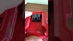 проблема с люфтом  аккумулятора милвоки @ Milwaukee battery problem. Milwaukee 2962