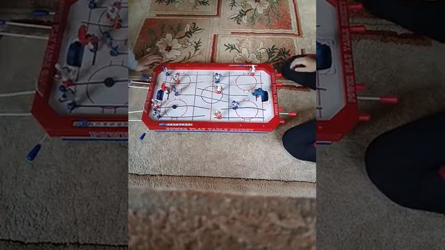 Играем в хоккей. Кто же победит? ЧАСТЬ 2 смотреть онлайн