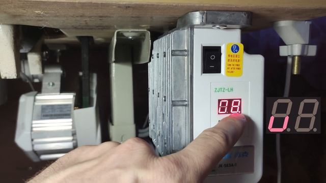 Настроить серводвигатель / сервомотор / сервопривод. Выставить обороты сторону вращения, позиционер